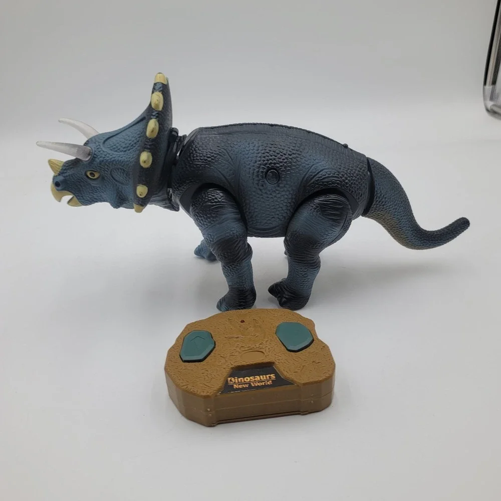 Dinosaurs New World Remote Control Triceratops Blue Grey RC Walking Toy Figure